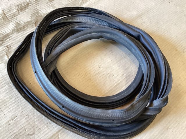 bontott VW PASSAT B8 Csomagtérajtó Gumikéder