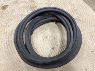 bontott VW PASSAT B8 Csomagtérajtó Gumikéder