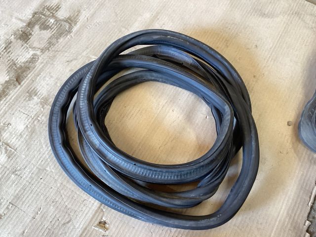 bontott VW PASSAT B8 Csomagtérajtó Gumikéder