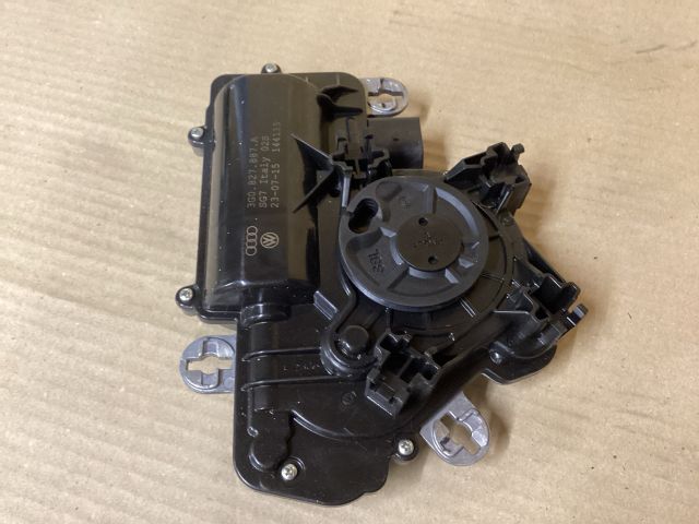 bontott VW PASSAT B8 Csomagtérajtó Motor Elektronika