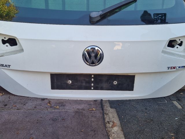 bontott VW PASSAT B8 Csomagtérajtó (Részeivel)