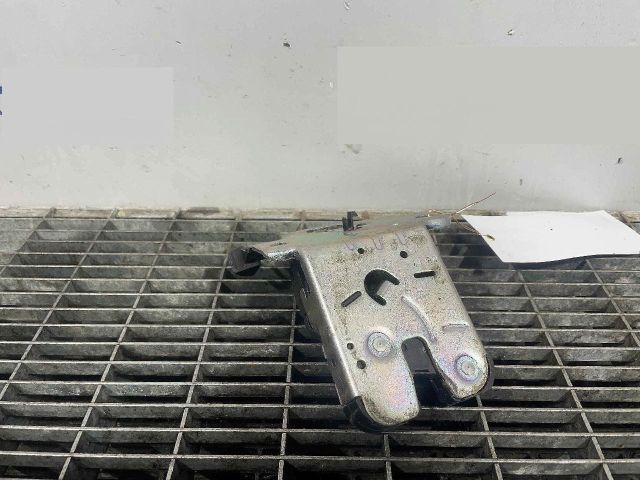 bontott VW PASSAT B8 Csomagtérajtó Ütköző