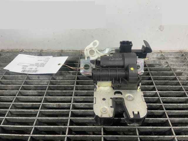 bontott VW PASSAT B8 Csomagtérajtó Ütköző