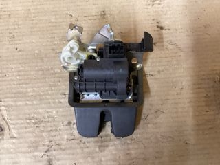 bontott VW PASSAT B8 Csomagtérajtó Zárszerkezet