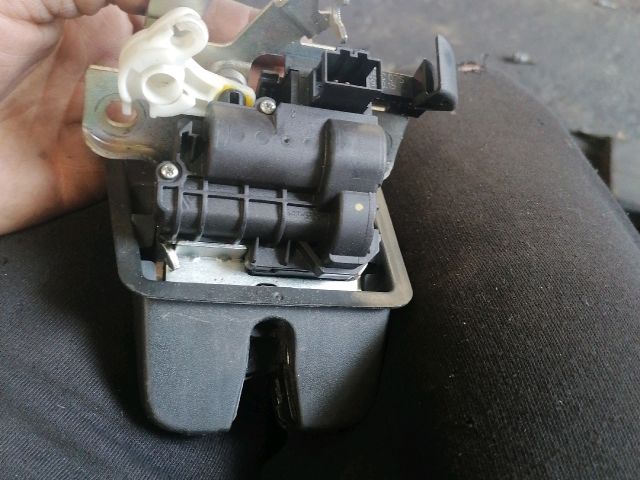 bontott VW PASSAT B8 Csomagtérajtó Zárszerkezet