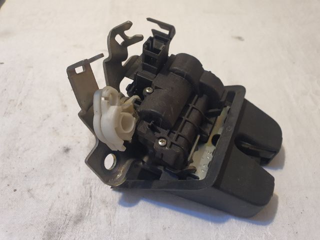 bontott VW PASSAT B8 Csomagtérajtó Zárszerkezet