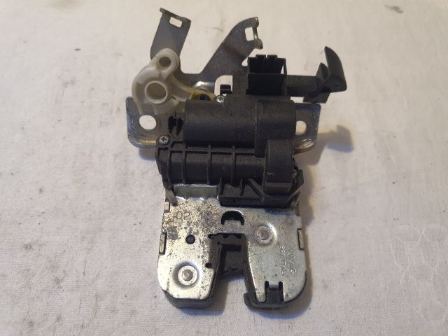 bontott VW PASSAT B8 Csomagtérajtó Zárszerkezet