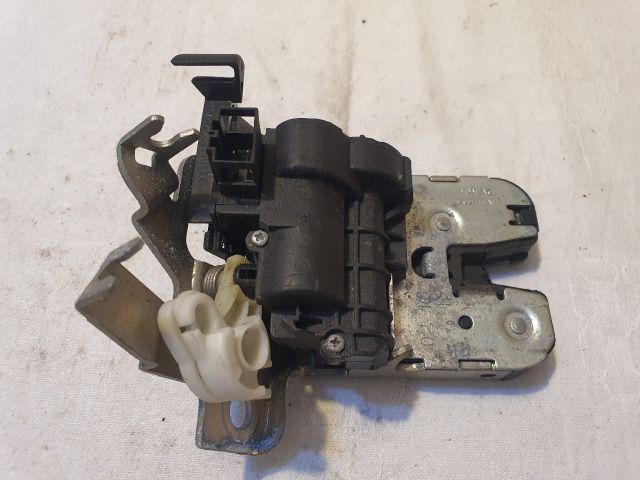 bontott VW PASSAT B8 Csomagtérajtó Zárszerkezet