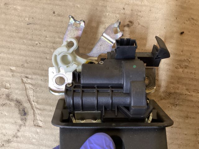 bontott VW PASSAT B8 Csomagtérajtó Zárszerkezet