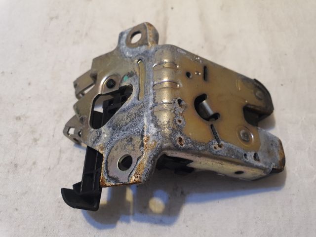 bontott VW PASSAT B8 Csomagtérajtó Zárszerkezet