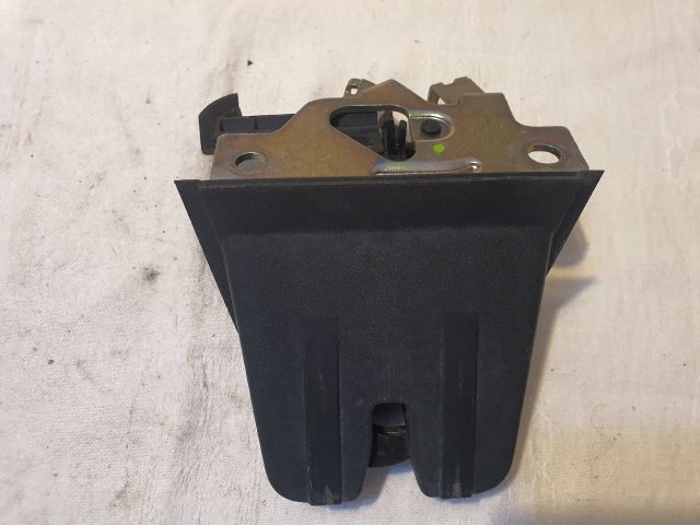 bontott VW PASSAT B8 Csomagtérajtó Zárszerkezet