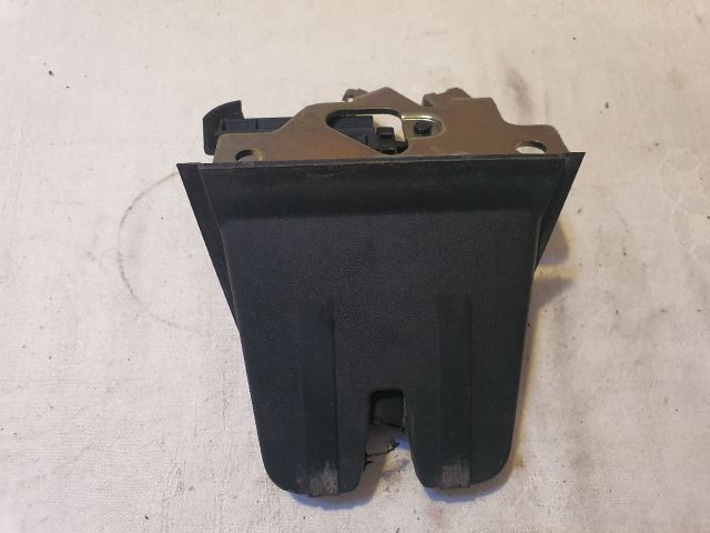 bontott VW PASSAT B8 Csomagtérajtó Zárszerkezet