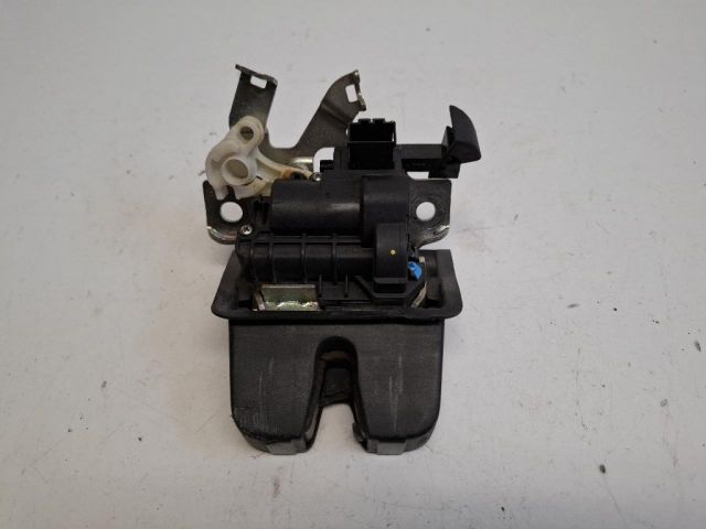 bontott VW PASSAT B8 Csomagtérajtó Zárszerkezet