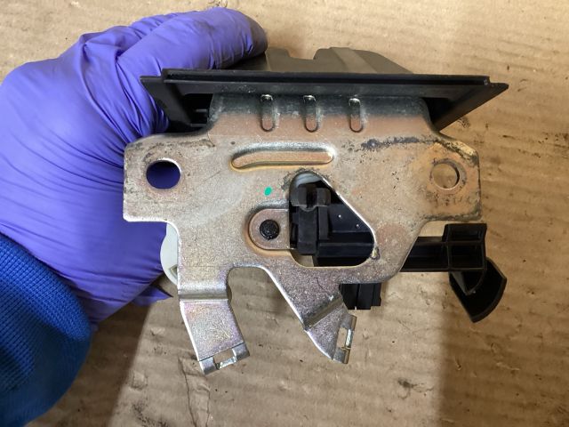 bontott VW PASSAT B8 Csomagtérajtó Zárszerkezet