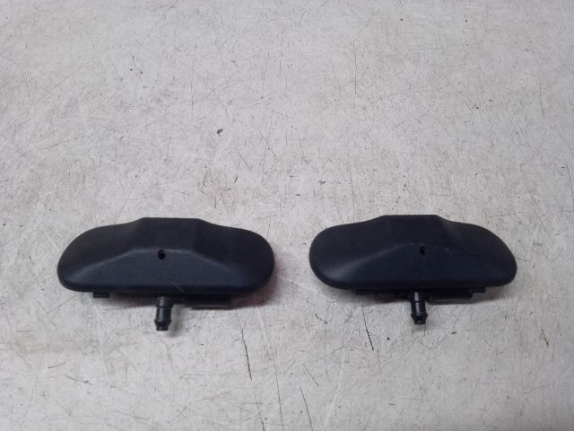 bontott VW PASSAT B8 Első Ablakmosó Fúvóka