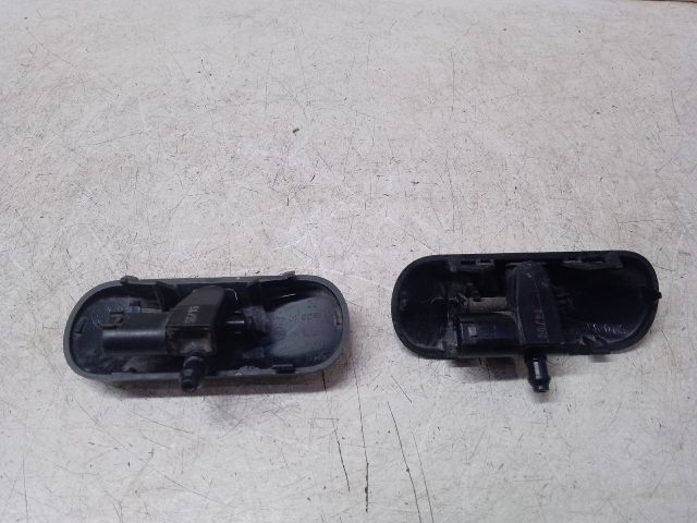 bontott VW PASSAT B8 Első Ablakmosó Fúvóka