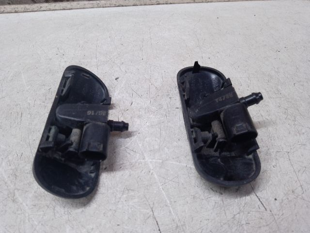 bontott VW PASSAT B8 Első Ablakmosó Fúvóka