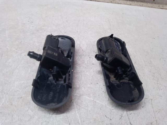 bontott VW PASSAT B8 Első Ablakmosó Fúvóka