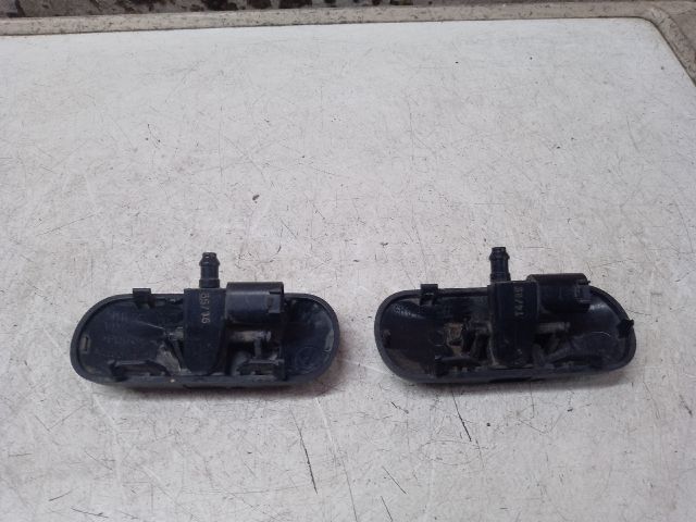 bontott VW PASSAT B8 Első Ablakmosó Fúvóka