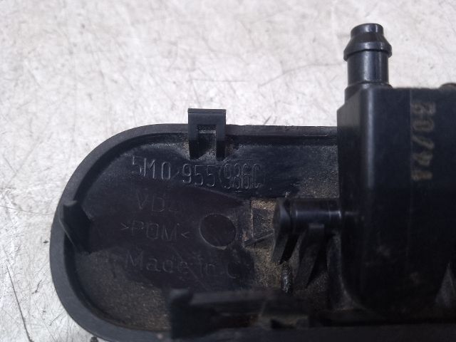 bontott VW PASSAT B8 Első Ablakmosó Fúvóka