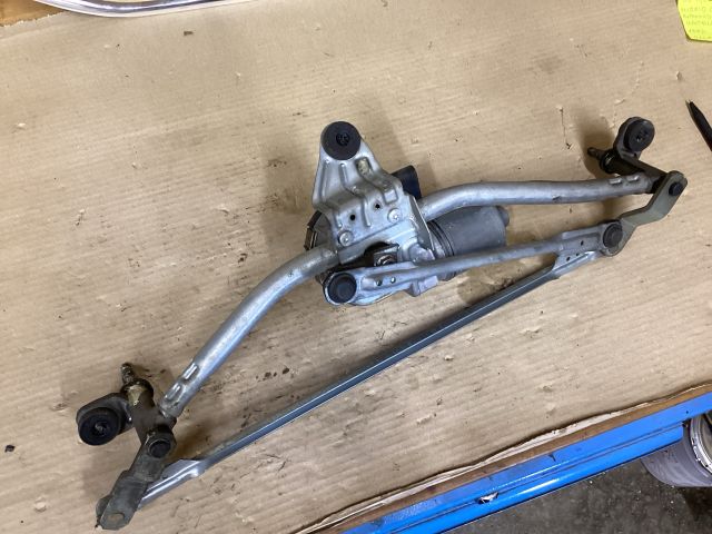 bontott VW PASSAT B8 Első Ablaktörlő Szerkezet Motorral