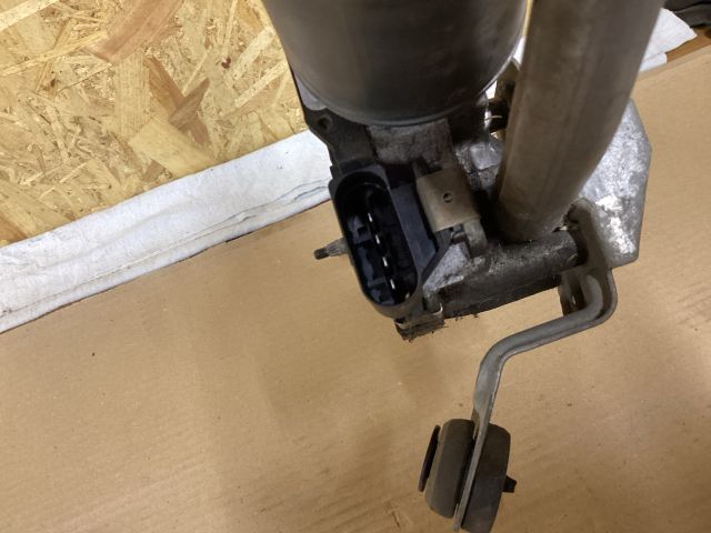 bontott VW PASSAT B8 Első Ablaktörlő Szerkezet Motorral