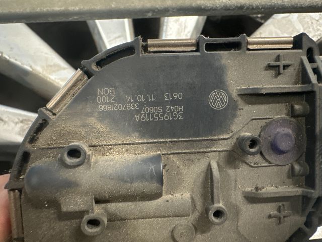 bontott VW PASSAT B8 Első Ablaktörlő Szerkezet Motorral