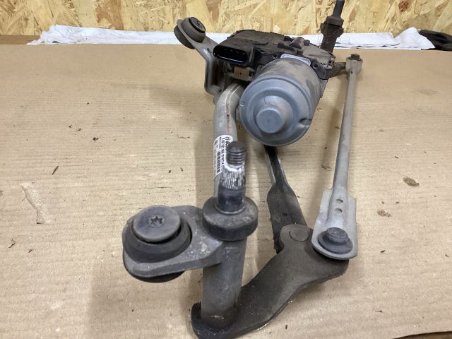 bontott VW PASSAT B8 Első Ablaktörlő Szerkezet Motorral