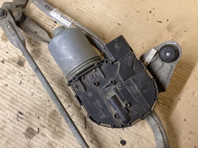 bontott VW PASSAT B8 Első Ablaktörlő Szerkezet Motorral