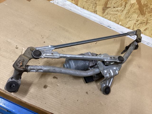 bontott VW PASSAT B8 Első Ablaktörlő Szerkezet Motorral