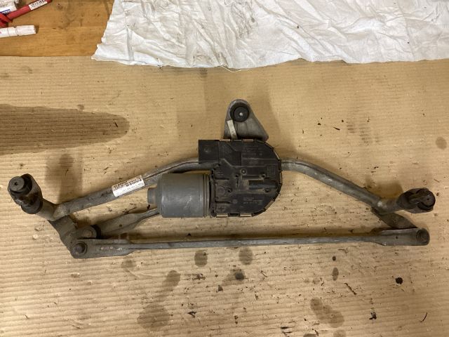 bontott VW PASSAT B8 Első Ablaktörlő Szerkezet Motorral