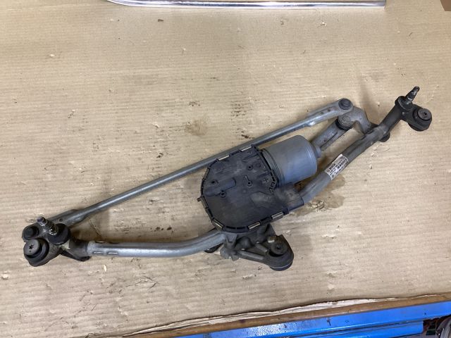 bontott VW PASSAT B8 Első Ablaktörlő Szerkezet Motorral