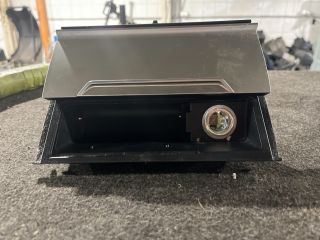 bontott VW PASSAT B8 Első Hamutartó