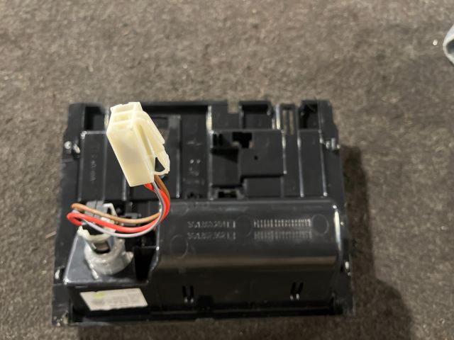 bontott VW PASSAT B8 Első Hamutartó