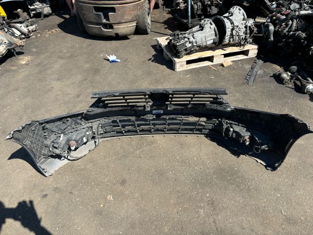 bontott VW PASSAT B8 Első Lökhárító (Részeivel)