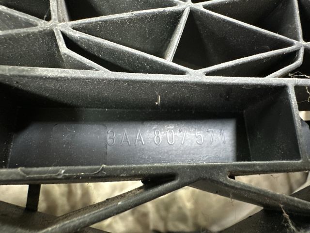 bontott VW PASSAT B8 Első Lökhárító Tartó Felső