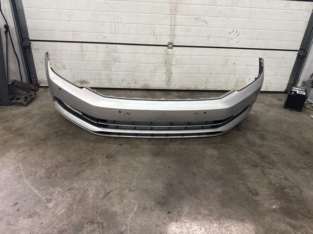 bontott VW PASSAT B8 Első Lökhárító (Üresen)