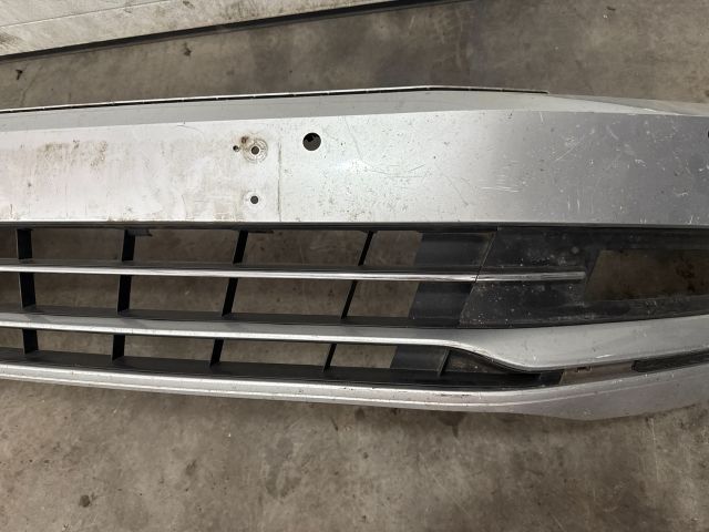 bontott VW PASSAT B8 Első Lökhárító (Üresen)