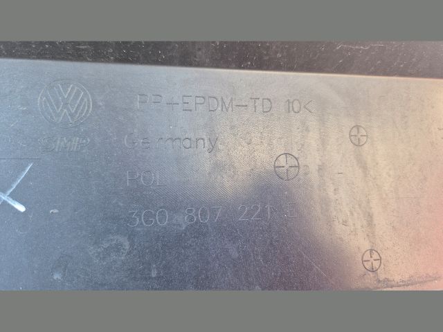 bontott VW PASSAT B8 Első Lökhárító (Üresen)