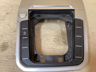 bontott VW PASSAT B8 Első Tároló Rekesz