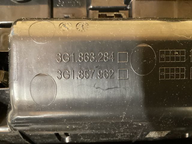 bontott VW PASSAT B8 Első Tároló Rekesz