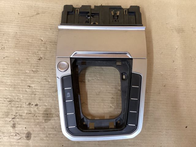 bontott VW PASSAT B8 Első Tároló Rekesz