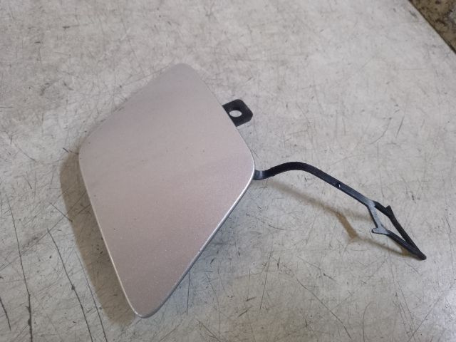 bontott VW PASSAT B8 Első Vonószem Burkolat