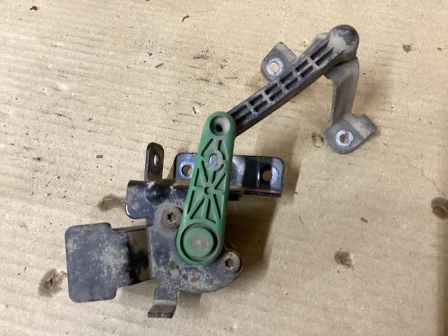 bontott VW PASSAT B8 Első Xenon Szintszabályzó Jeladó