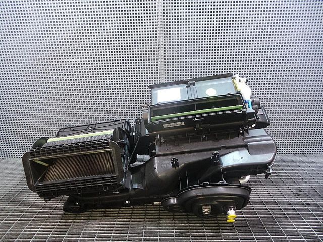 bontott VW PASSAT B8 Fűtés Box