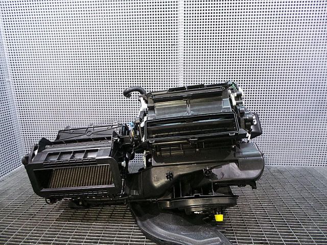 bontott VW PASSAT B8 Fűtés Box