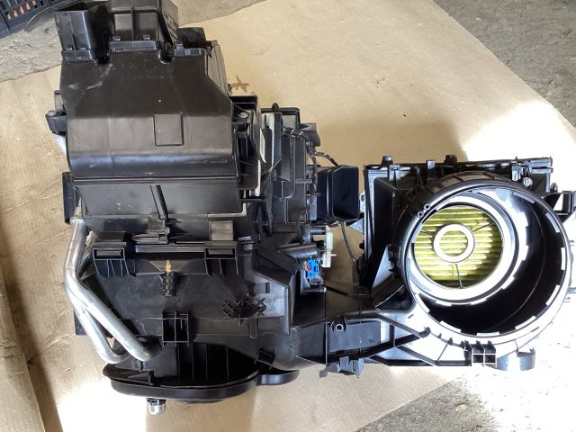 bontott VW PASSAT B8 Fűtés Box