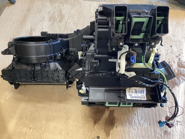 bontott VW PASSAT B8 Fűtés Box