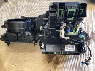 bontott VW PASSAT B8 Fűtés Box