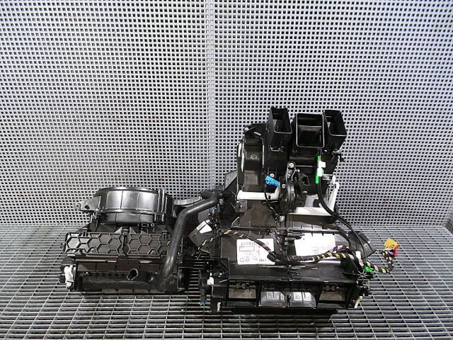 bontott VW PASSAT B8 Fűtés Box